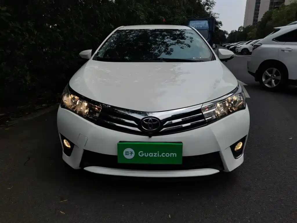 Toyota Corolla 2014 1.6L CVT GL фото 3