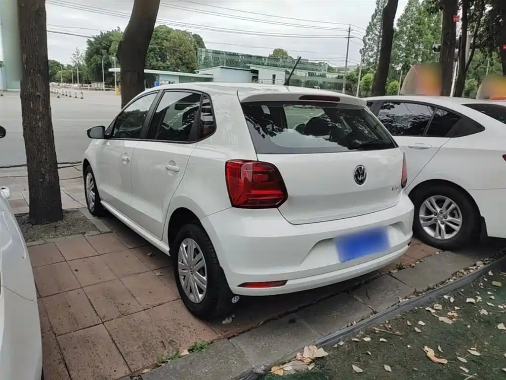 Volkswagen Polo 2016 1.4L Automatic Trend фото 5