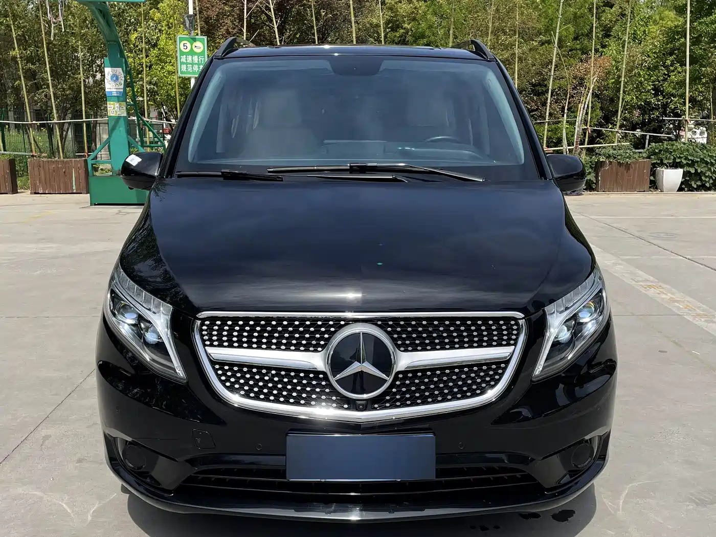 Mercedes-Benz Vito 2023 2.0T Business 7-Seater фото 2