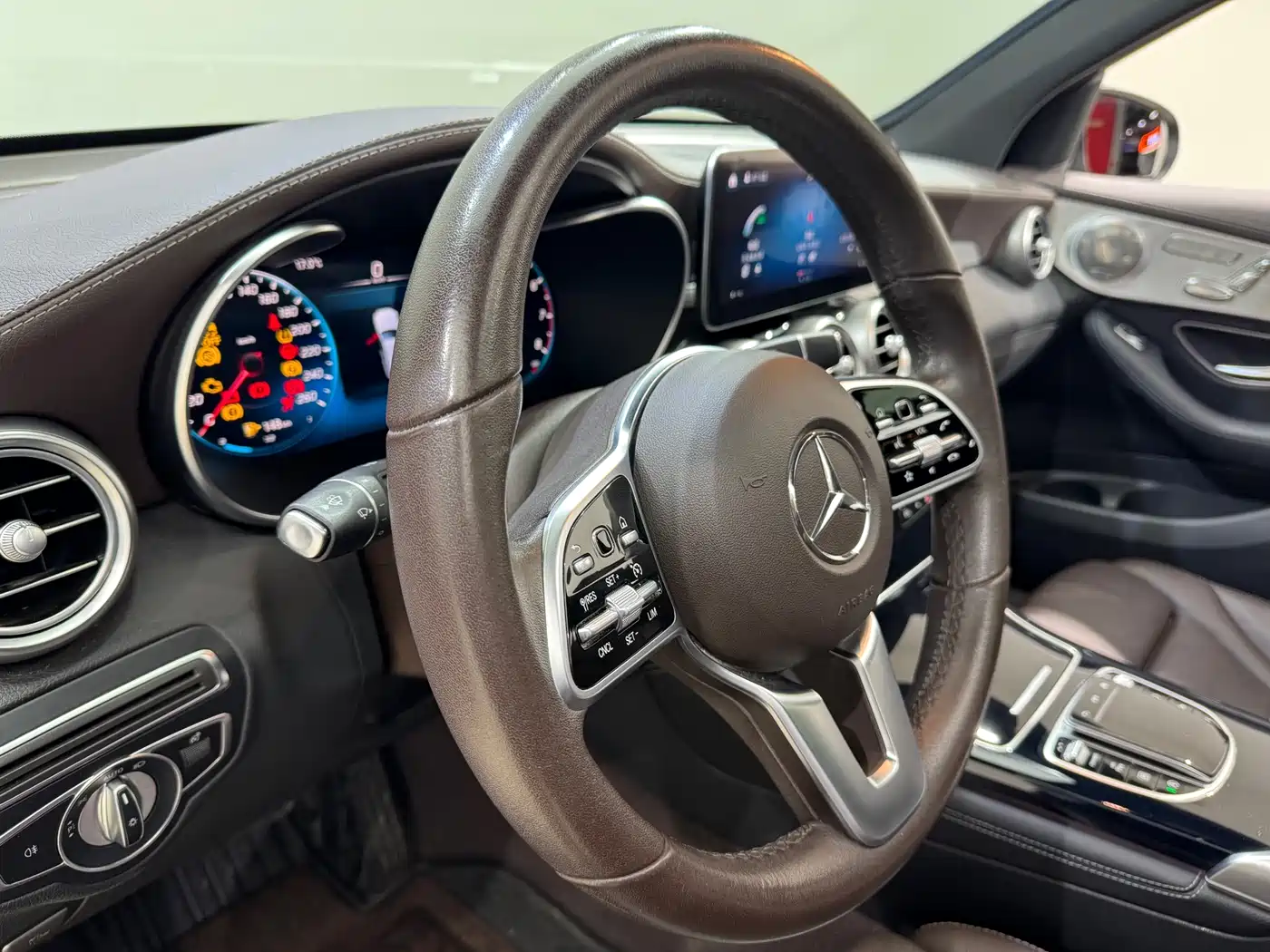 Mercedes-Benz GLC 2021 GLC 260 L 4MATIC Sporty фото 18