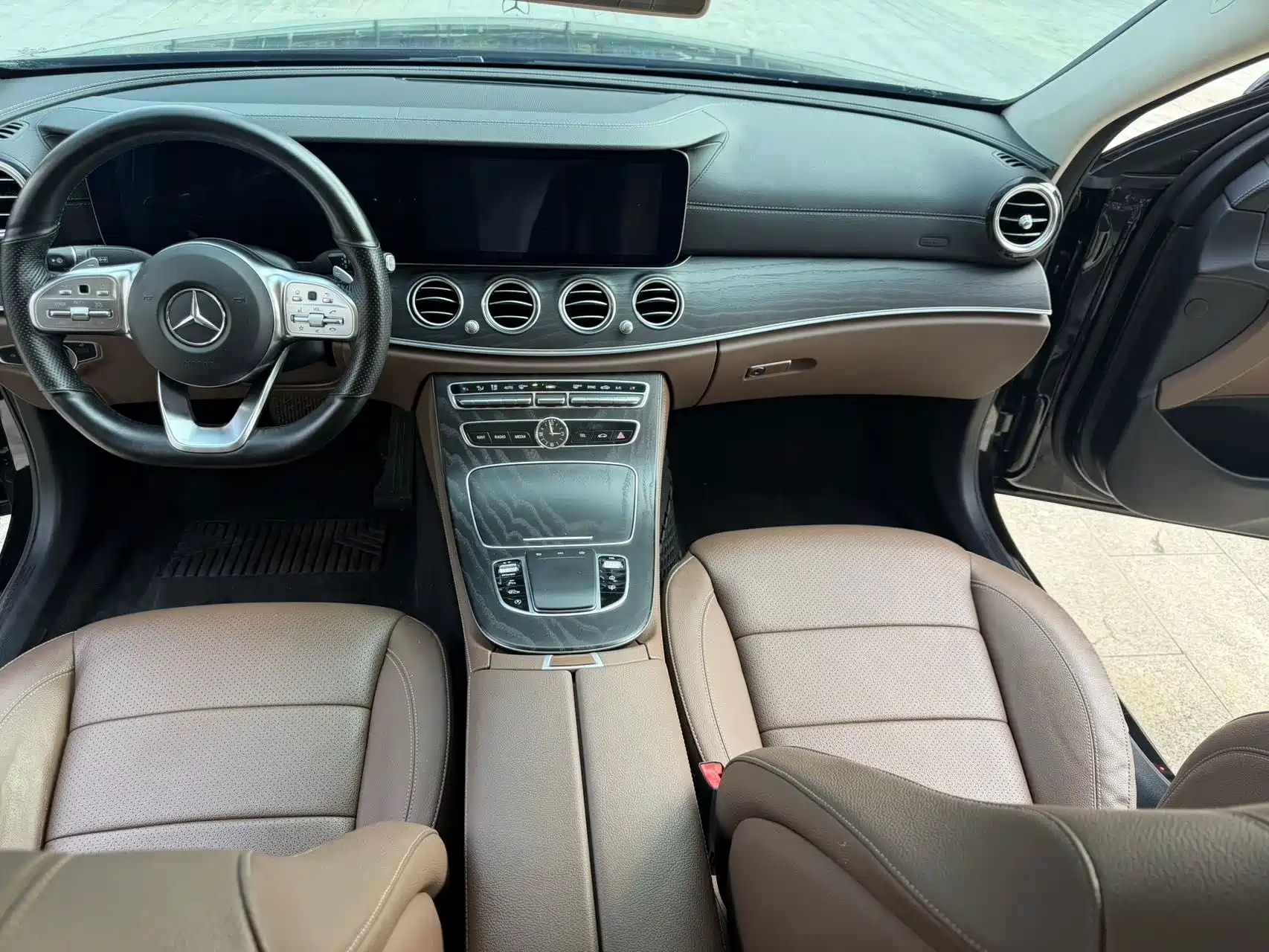 Фото 10 - Mercedes-Benz E-Class