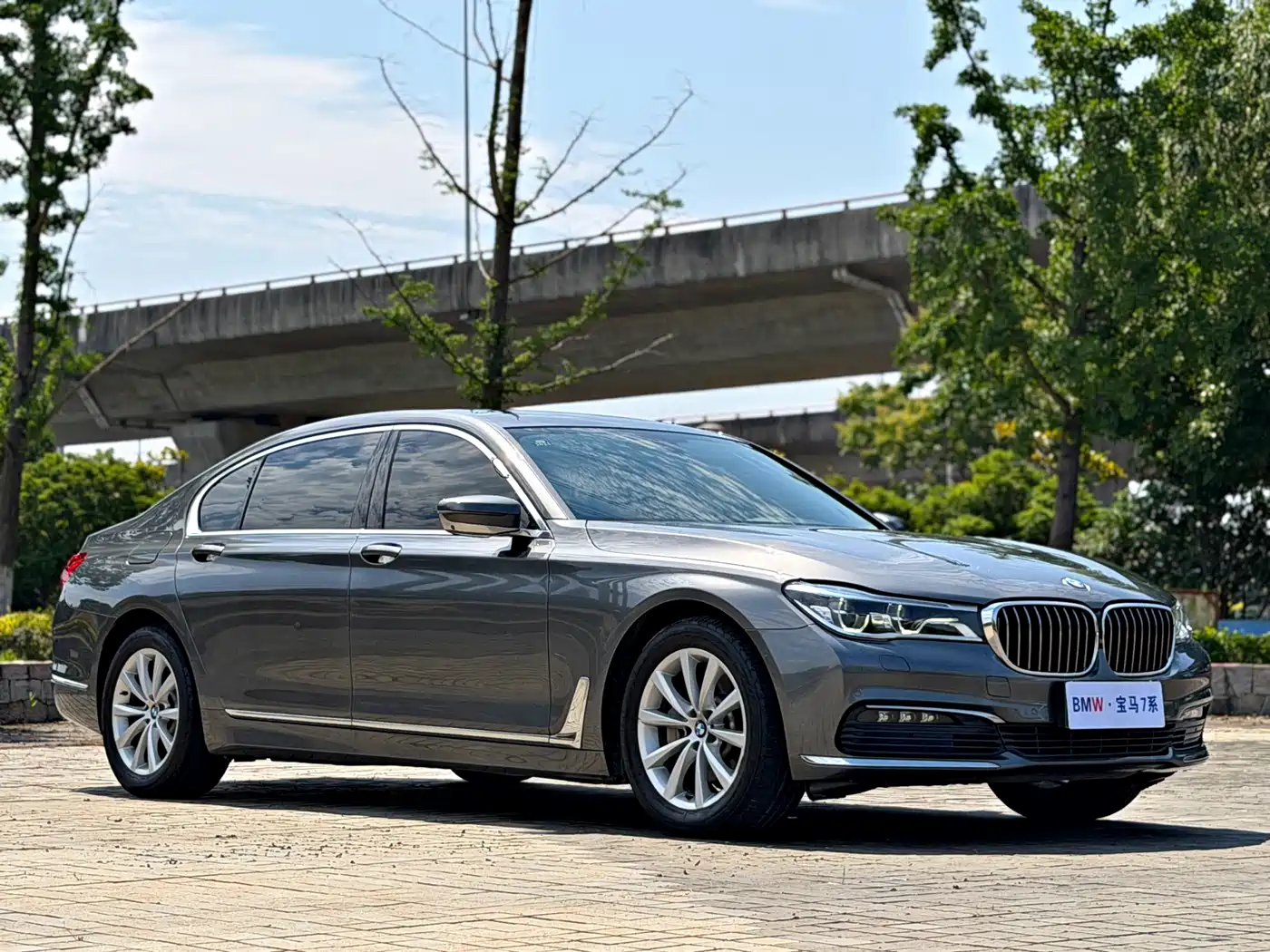 BMW 7 Series 2017 730Li Luxury Edition фото 3