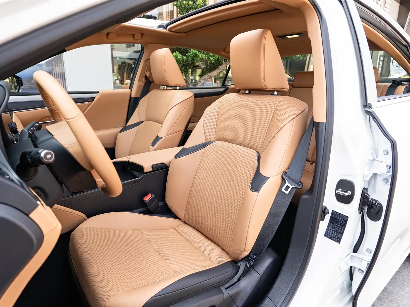 Lexus ES 2025 200 Ultimate Edition фото 11