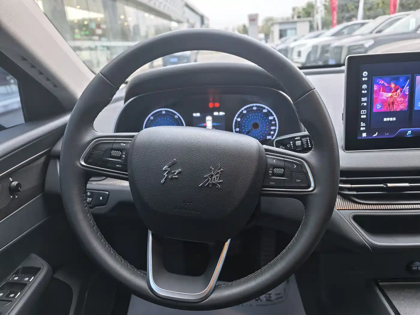 Hongqi E-QM5 2023 Facelift Basic Travel Edition фото 9