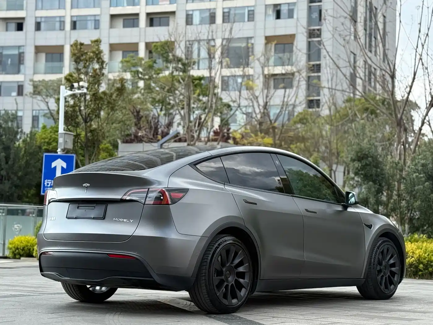 TESLA MODEL Y
