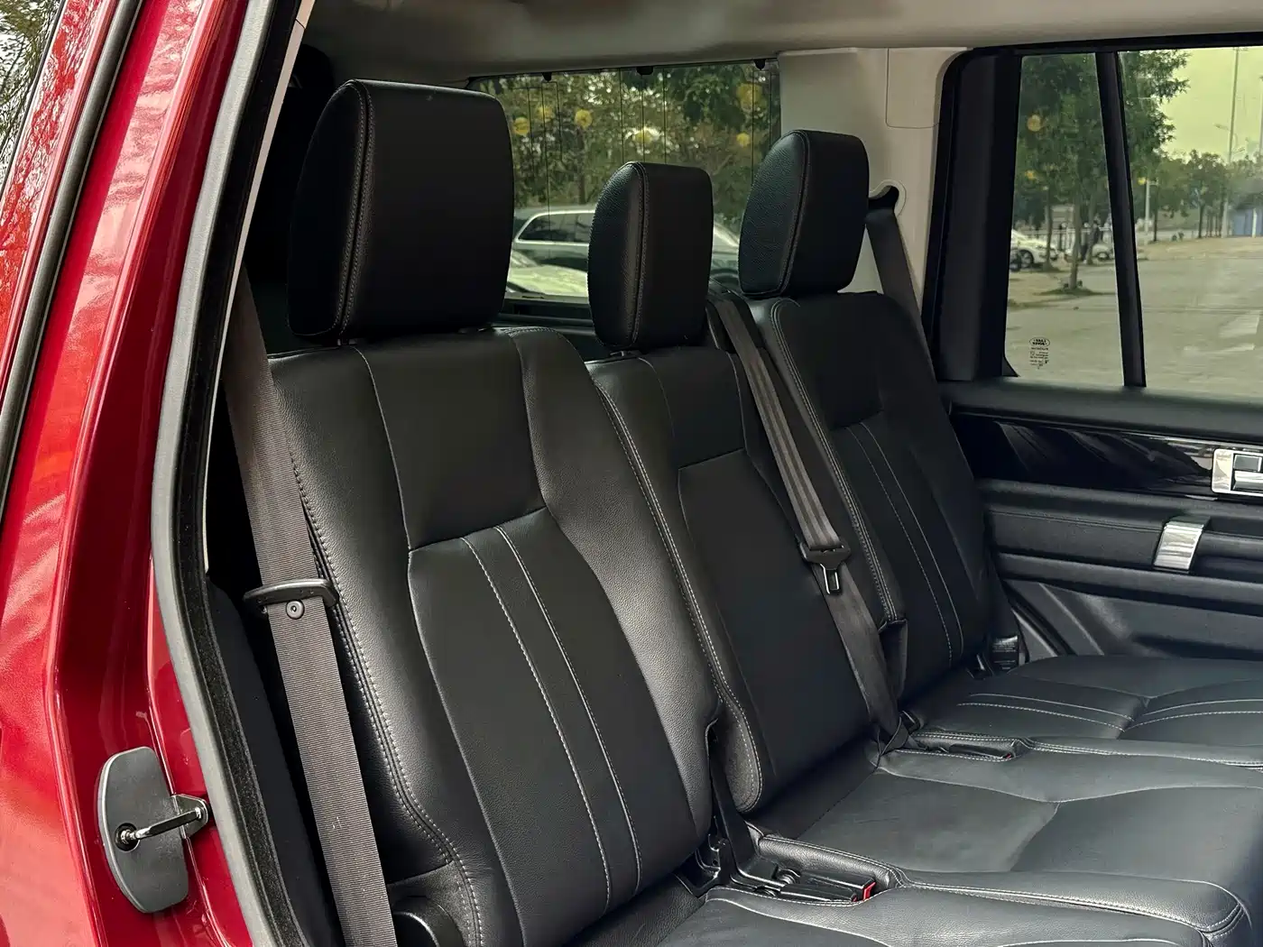 Land Rover Discovery 2015 3.0 SC V6 SE фото 20