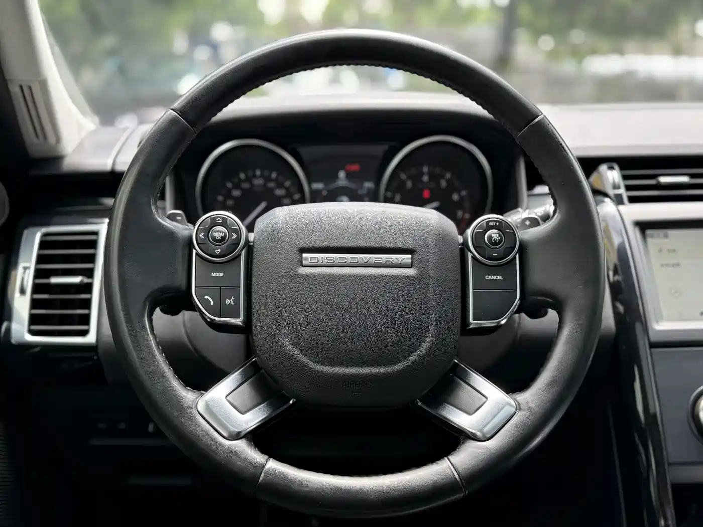 صورة 12 - Land Rover Discovery