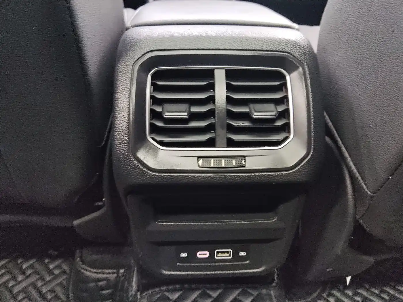 Volkswagen Tiguan L 2023 280TSI 2WD Trend Limited Edition фото 15