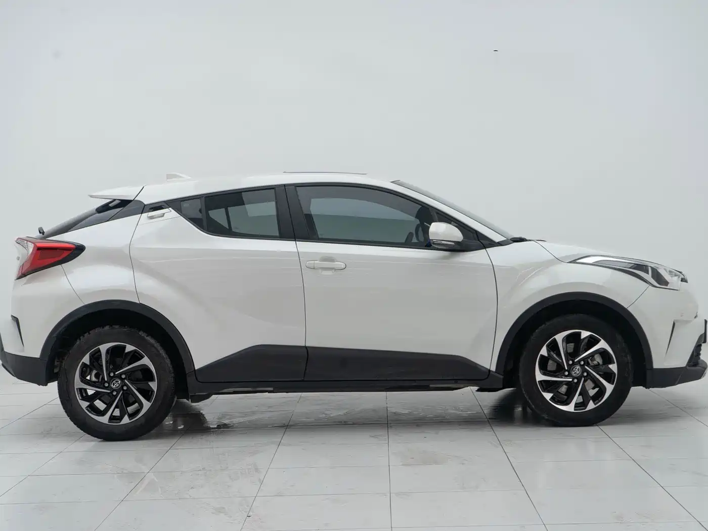 Toyota IZOA 2020 2.0L Yi Xiang Edition фото 3