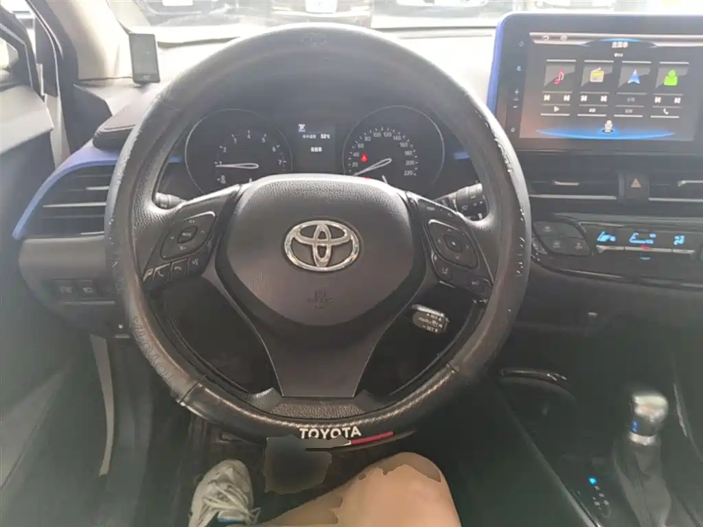 Toyota C-HR 2020 Model 2.0L Leading фото 11
