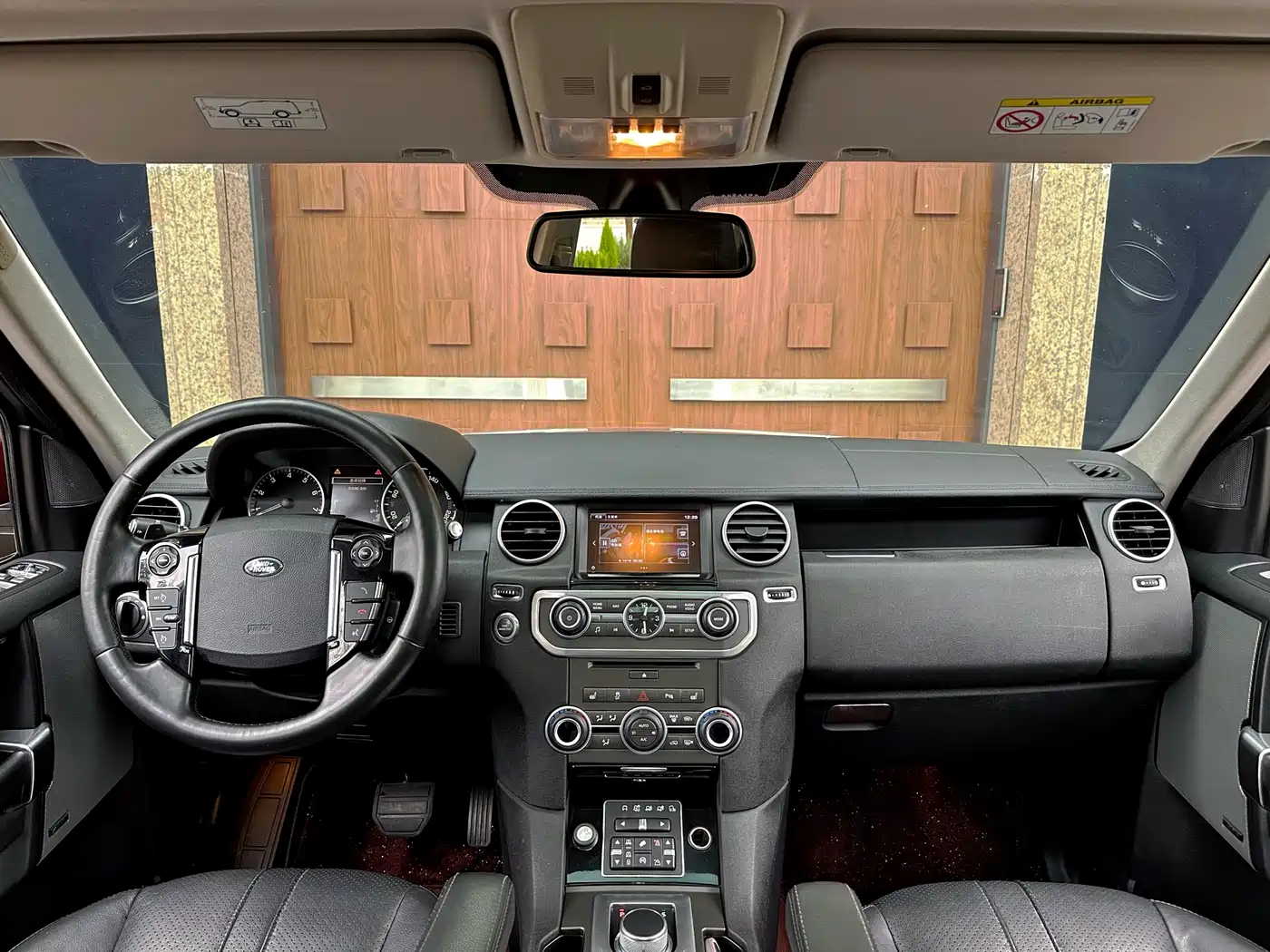 Land Rover Discovery 2015 3.0 SC V6 SE фото 8
