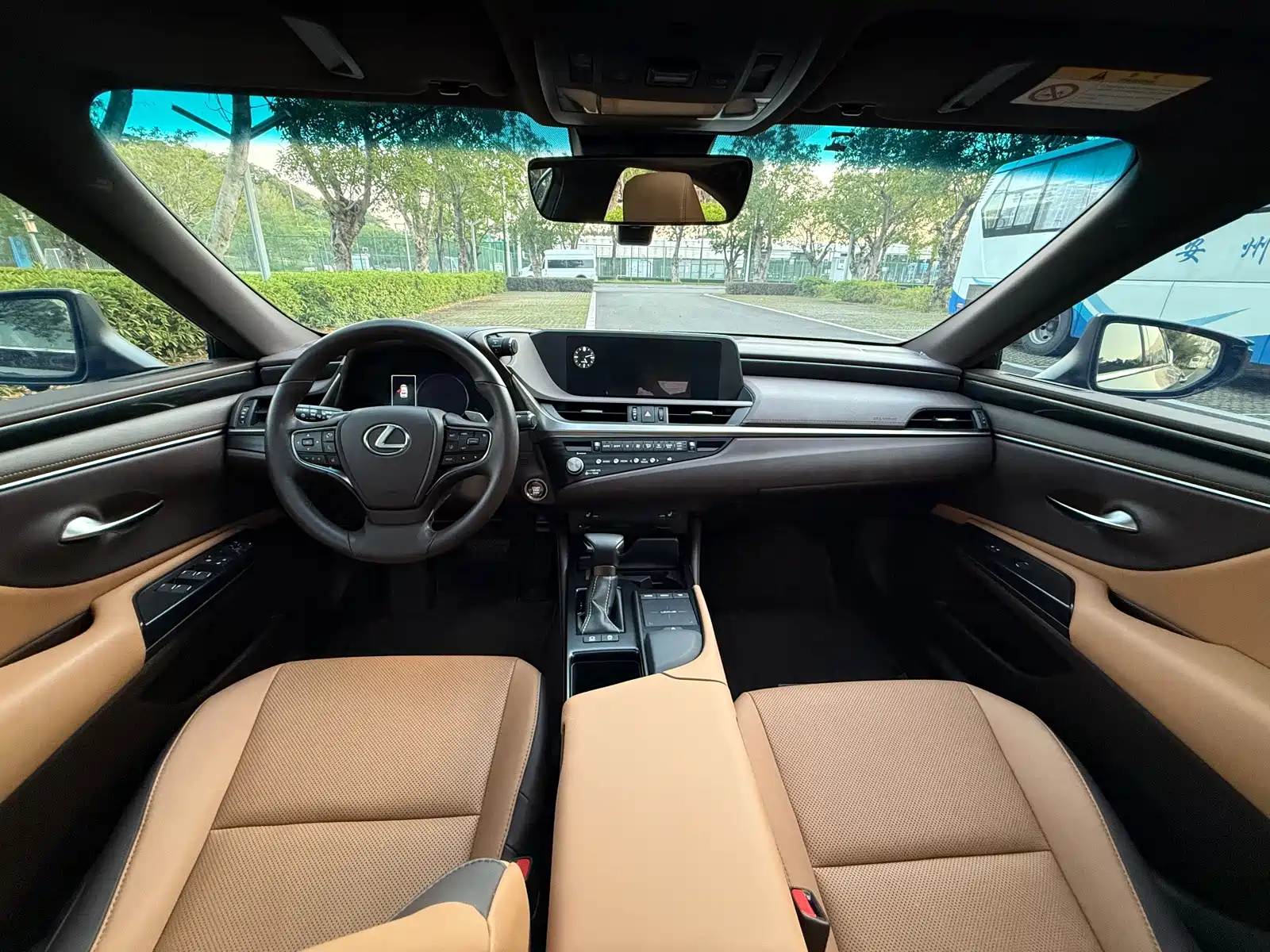 Фото 15 - Lexus ES