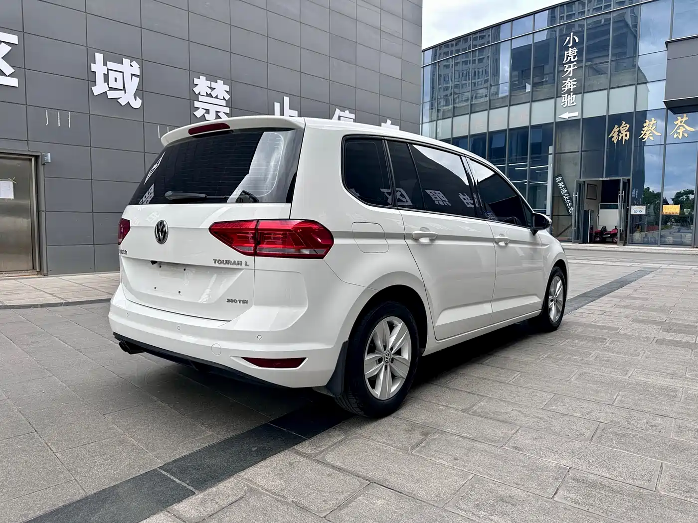 Volkswagen Touran 2018 Touran L 280TSI DSG Trendline 7-seater China V фото 7