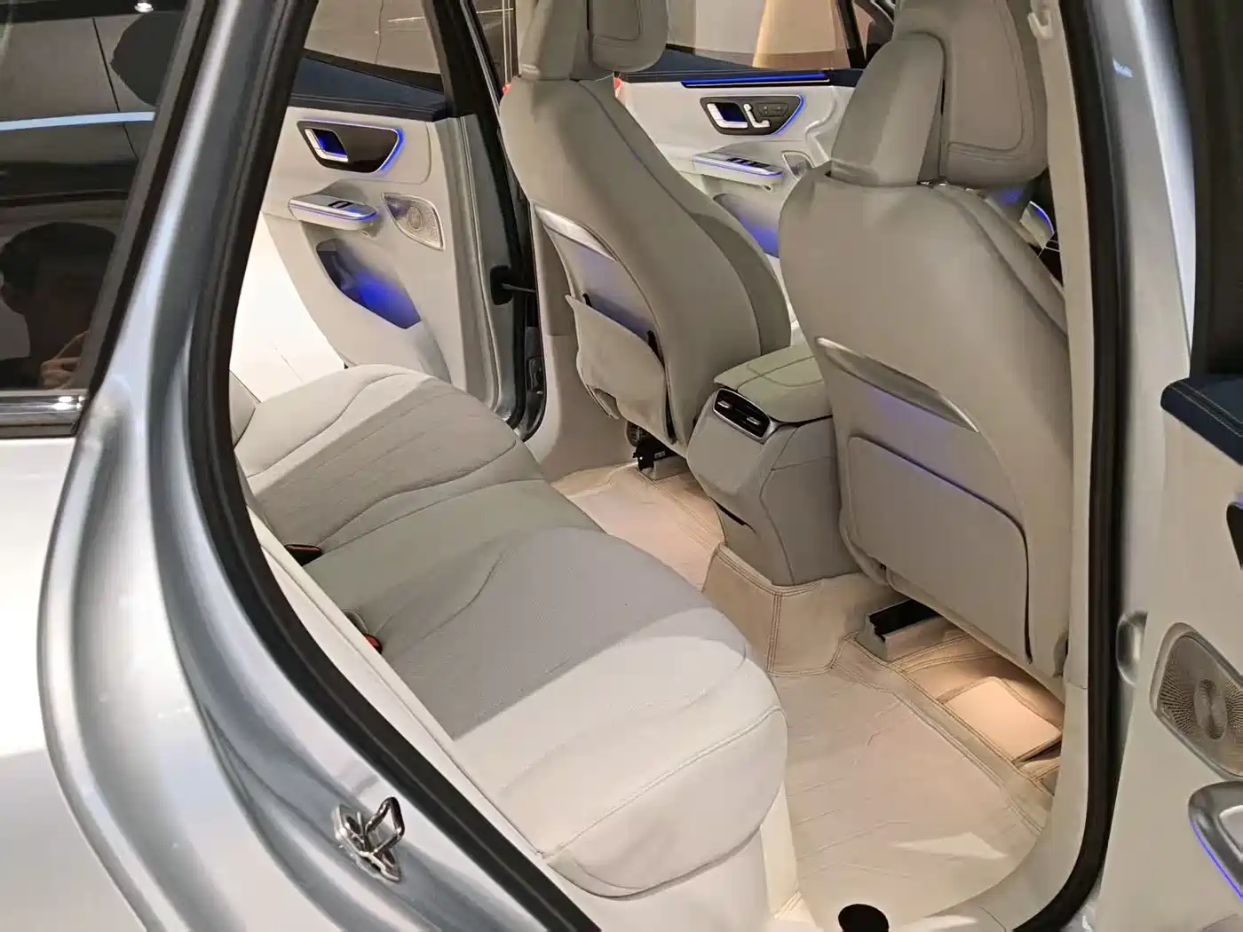 MERCEDES-BENZ EQE SUV