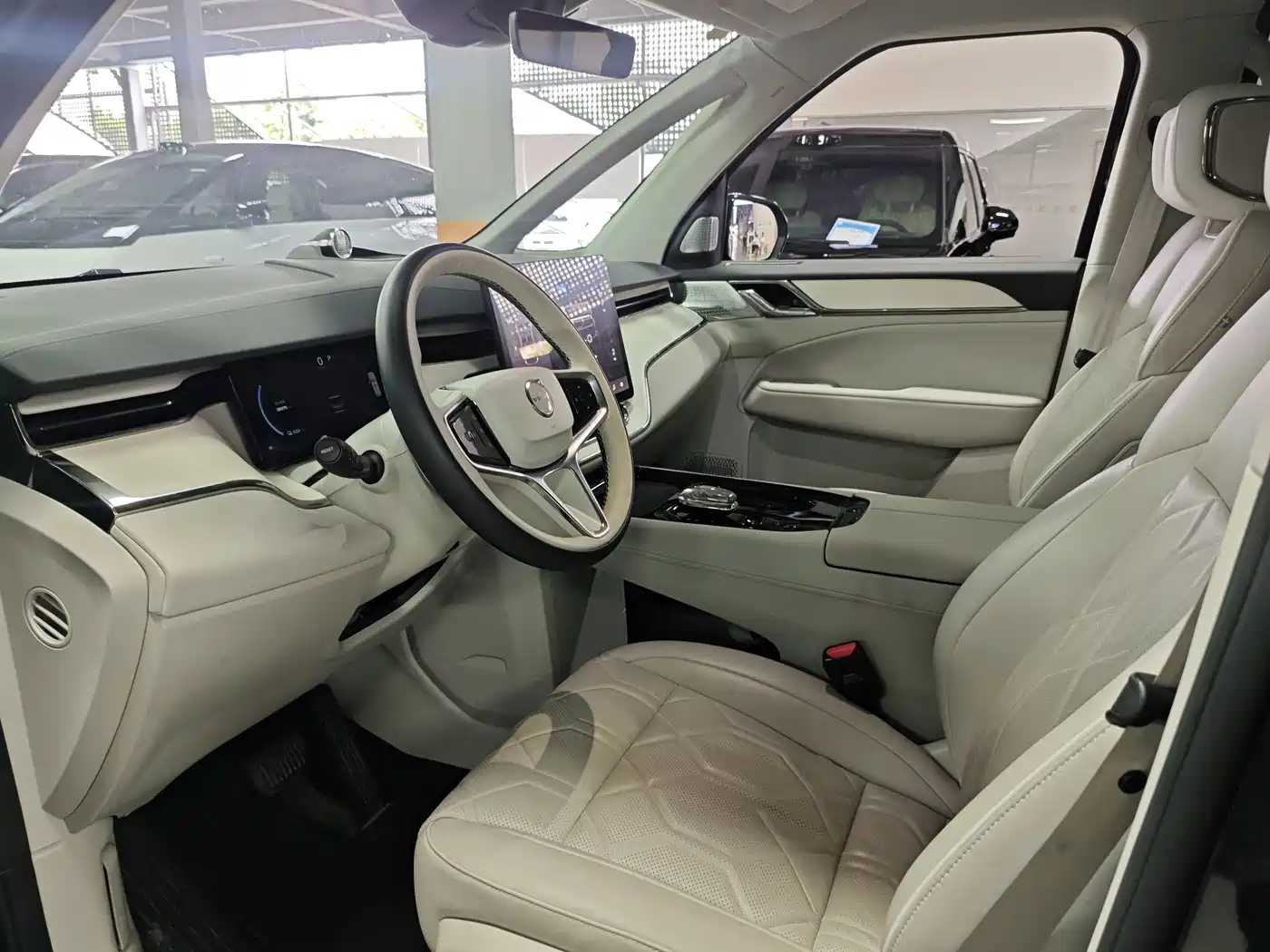 Volvo EM90 2024 2025 Ultra Six-Seater