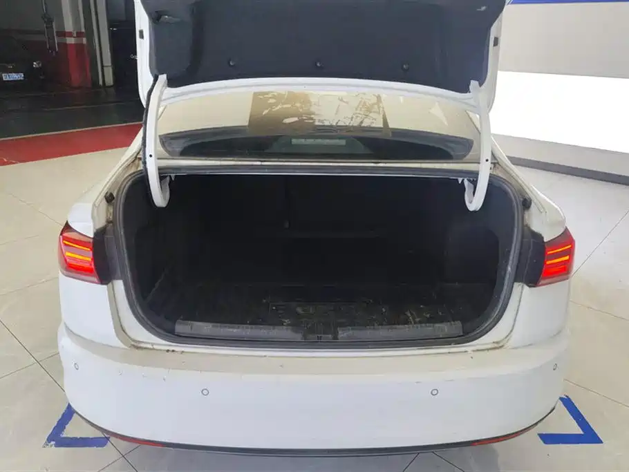 Volkswagen Bora 2019 Facelift 1.5L Automatic Elite China VI фото 4