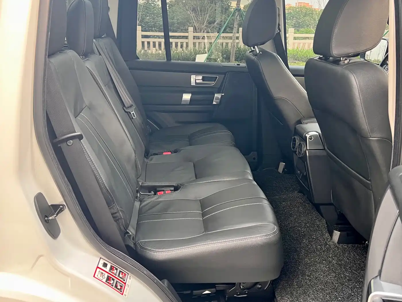Land Rover Discovery 2014 3.0 SC V6 HSE фото 9