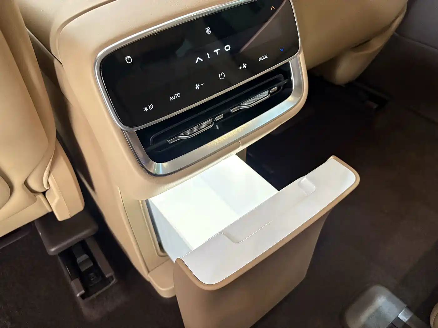AITO Wenjie AITO M8 2026 2025 Model Extended Range Max+ Edition 53.4kWh 6-Seater