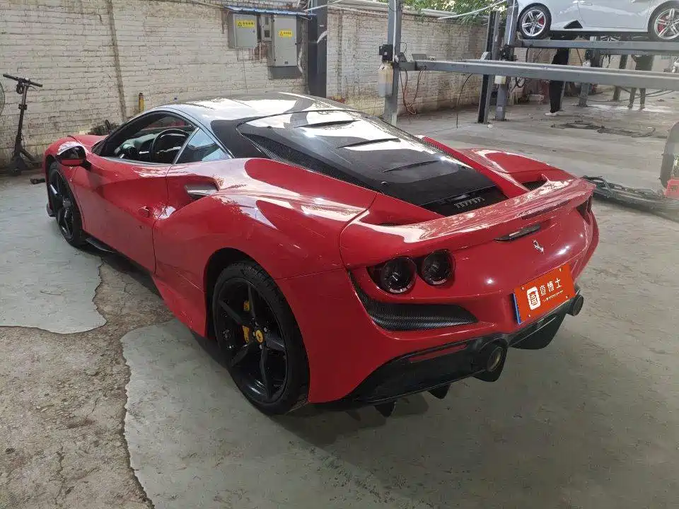 Фото 4 - Ferrari F8