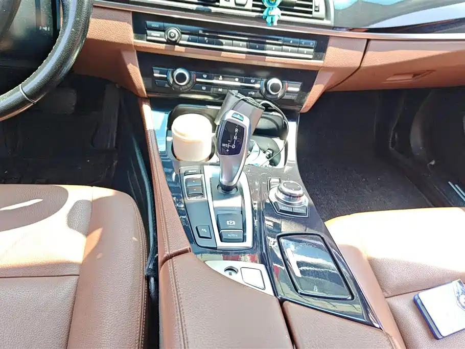 BMW 5 Series 2014 520Li Elegance фото 16