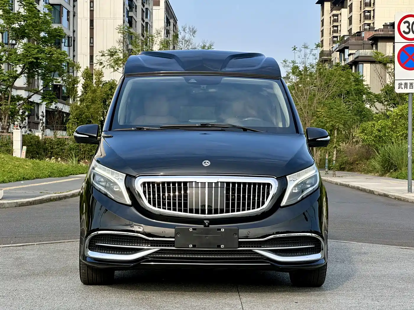 Mercedes-Benz V-Class 2018 V 260 L Premium Long Wheelbase Edition China VI фото 3