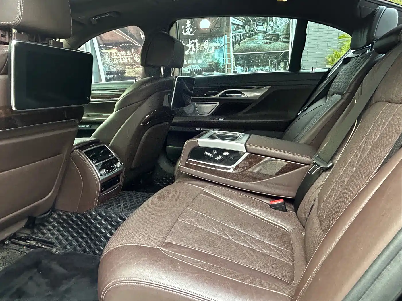 BMW 7 Series 2017 740Li xDrive Luxury Edition фото 6