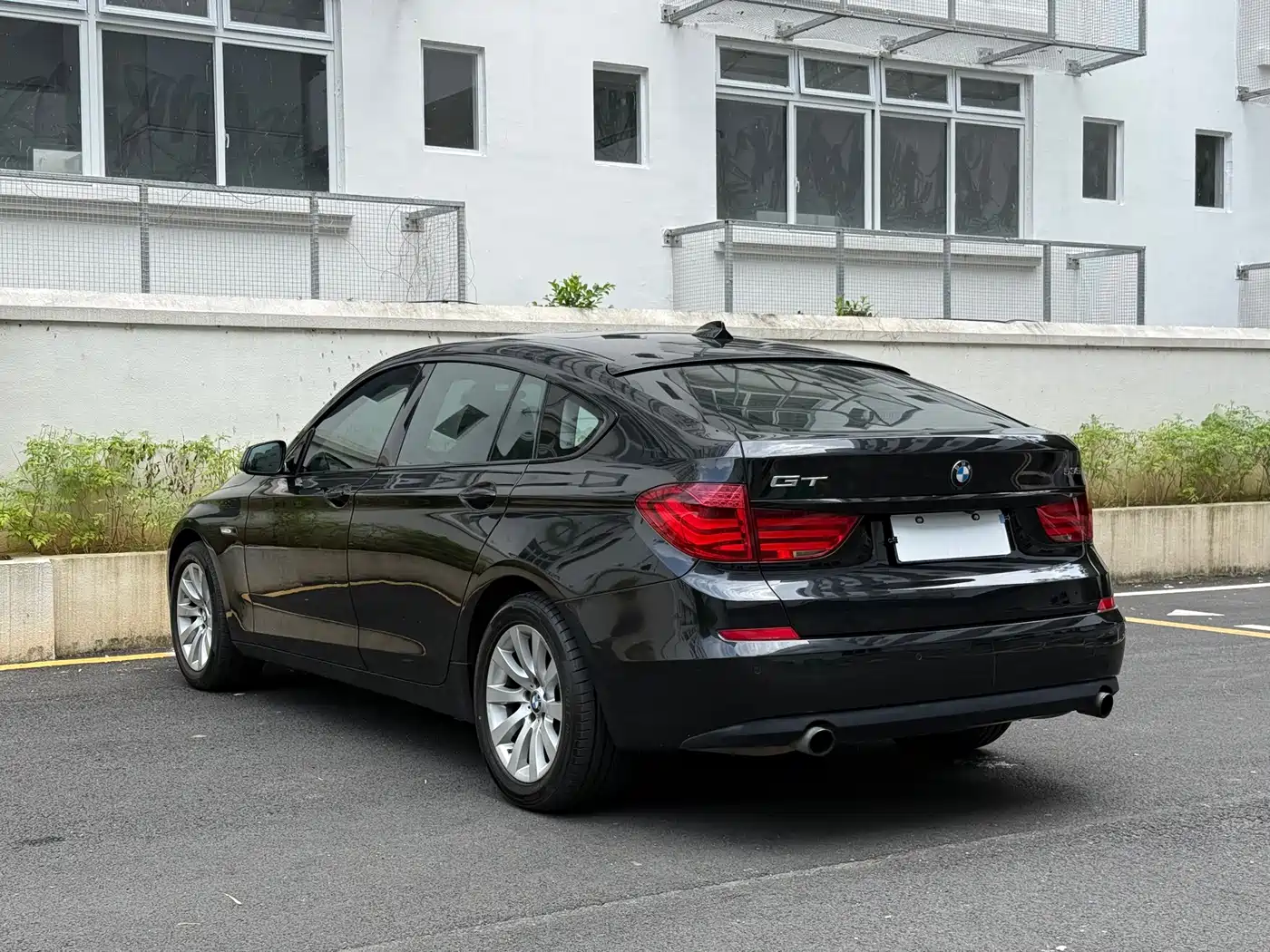 BMW 5 Series GT 2010 535i Luxury Model фото 10