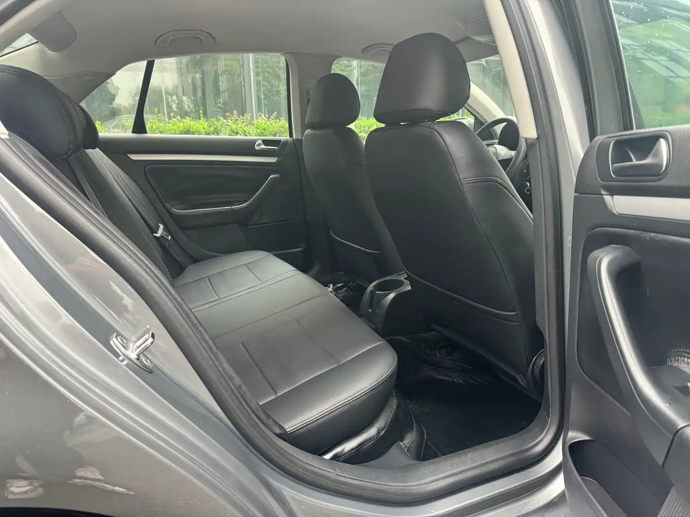 Volkswagen Sagitar 2011 1.6L Automatic Fashion фото 14
