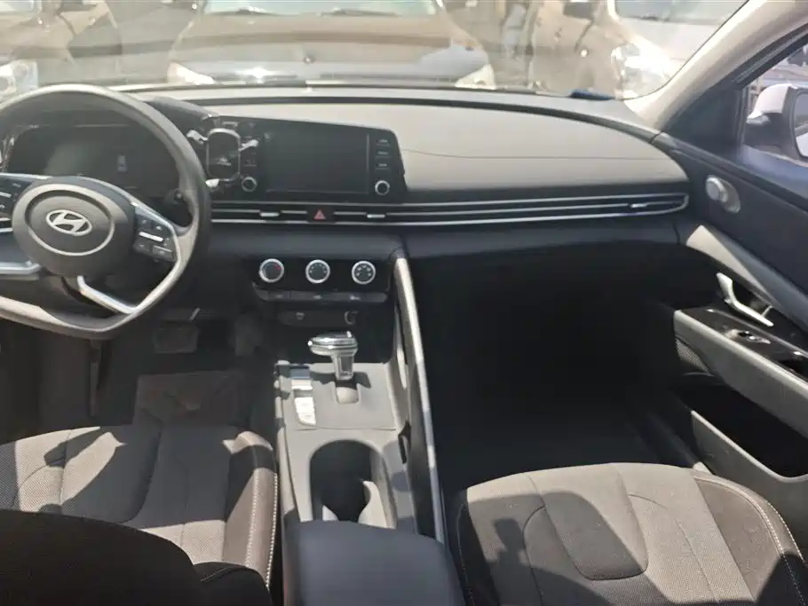 MODERN ELANTRA