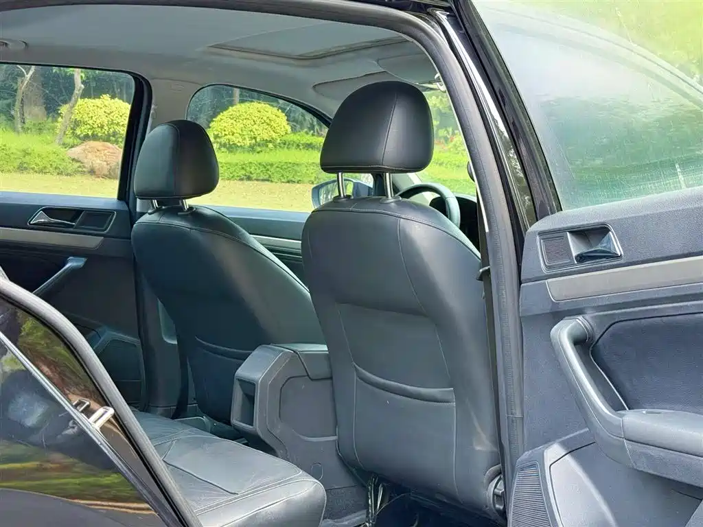 Volkswagen Lavida 2015 1.6L Automatic Comfort Edition фото 12