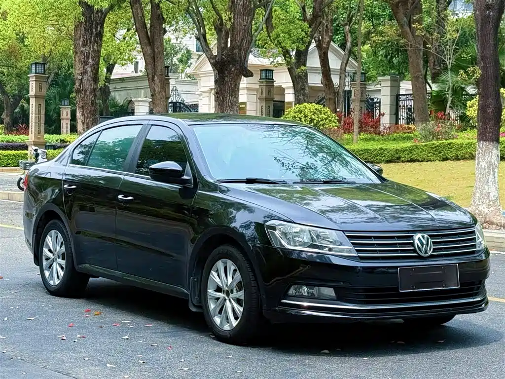 Volkswagen Lavida 2015 1.6L Automatic Comfort Edition фото 3