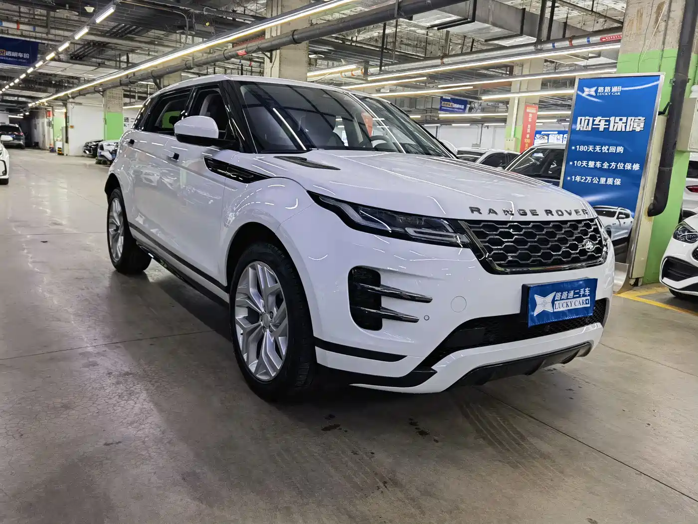 Land Rover Range Rover Evoque 2023 Range Rover Evoque L 200PS Elite Edition фото 3