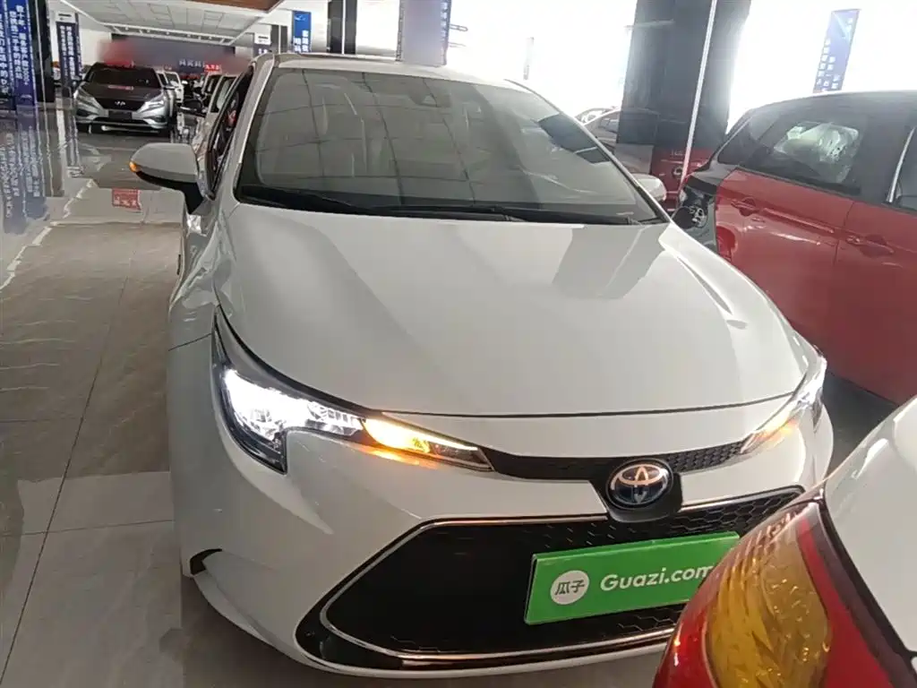 Toyota Levin 2021 Dual Engine 1.8H E-CVT Luxury Edition фото 3