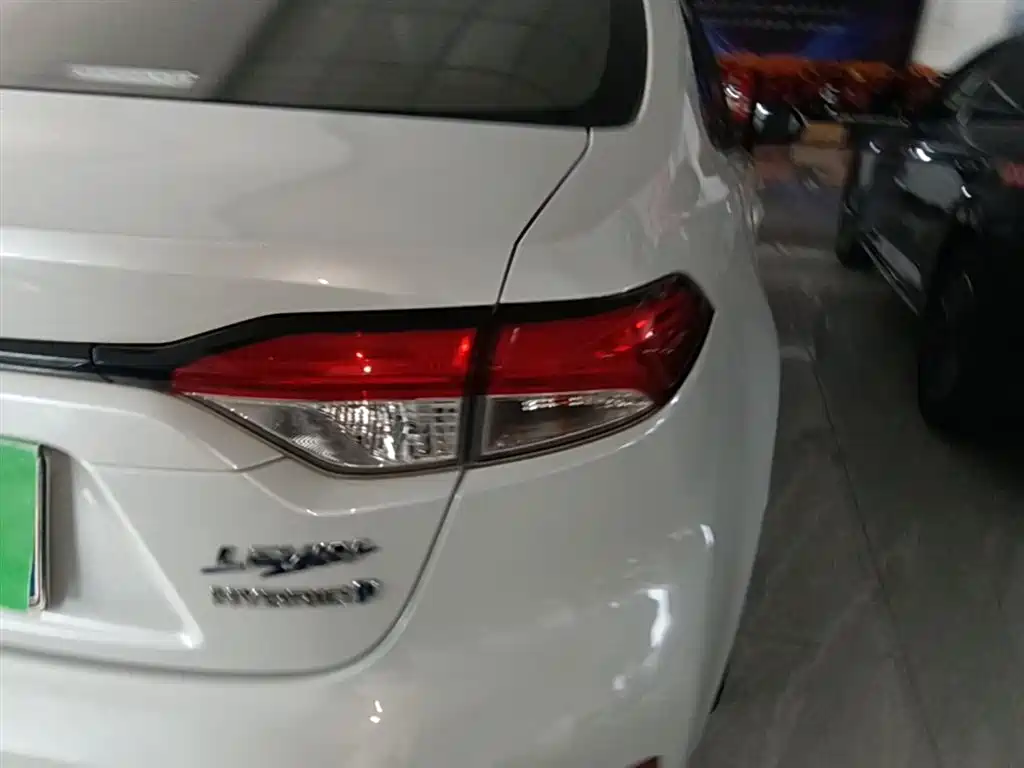 Toyota Levin 2021 Dual Engine 1.8H E-CVT Luxury Edition фото 8
