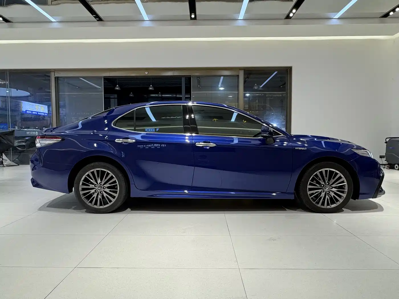 Toyota Camry 2018 Hybrid 2.5HG Luxury Edition фото 6
