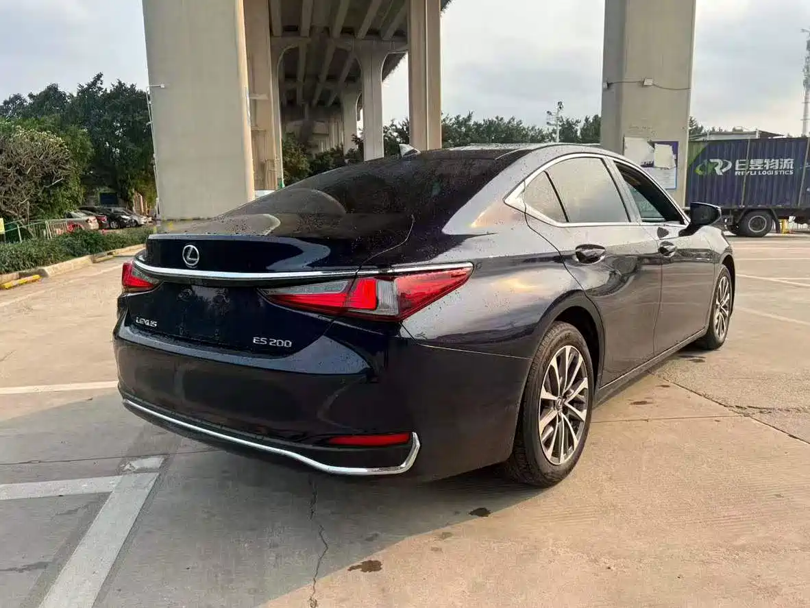 Lexus ES 2023 200 Excellence Edition фото 4