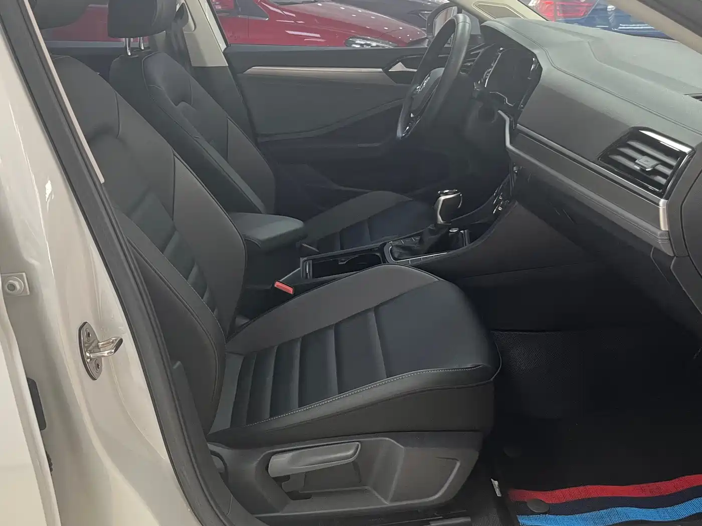 Volkswagen Sagitar 2021 280TSI DSG Surpassing Edition фото 11