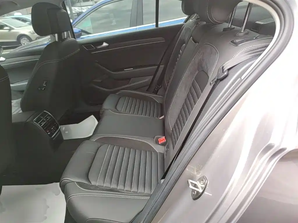 Volkswagen Magotan 2020 330TSI DSG Leading фото 17