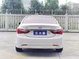 Photo 7 - Hyundai Sonata