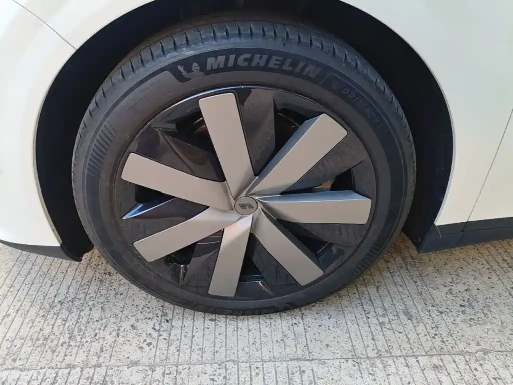 Li Auto i6 2026 2025 4WD Base Model