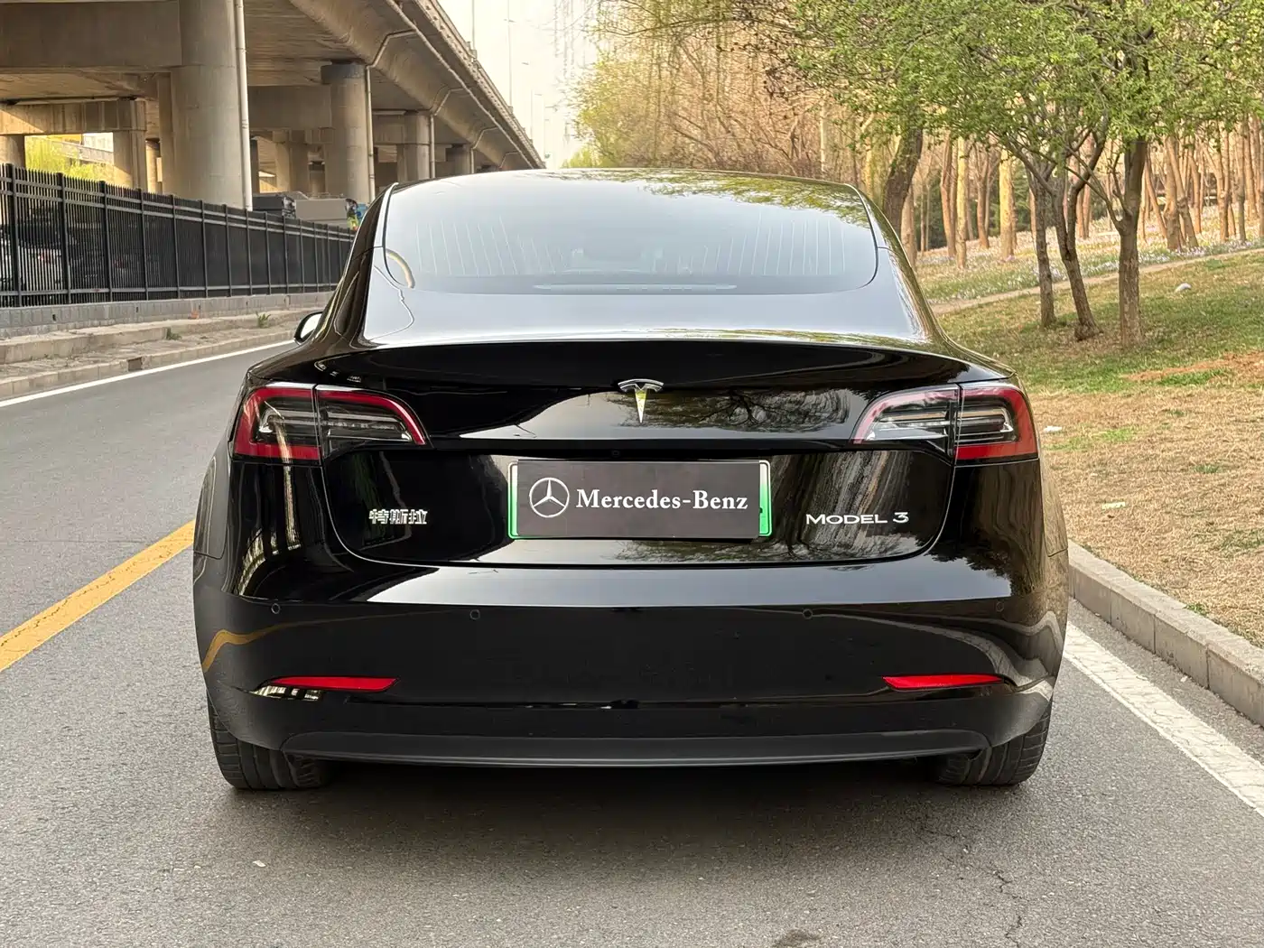 TESLA MODEL 3