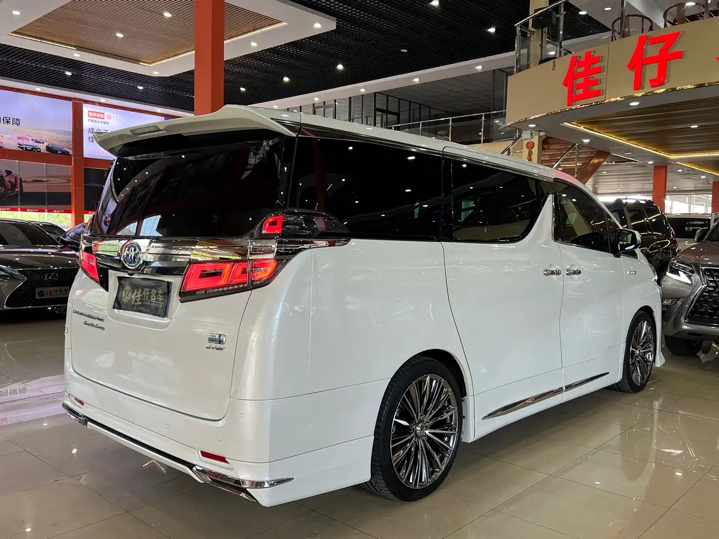 Toyota Vellfire 2021 Crown Hybrid 2.5L HV Premium Edition фото 5