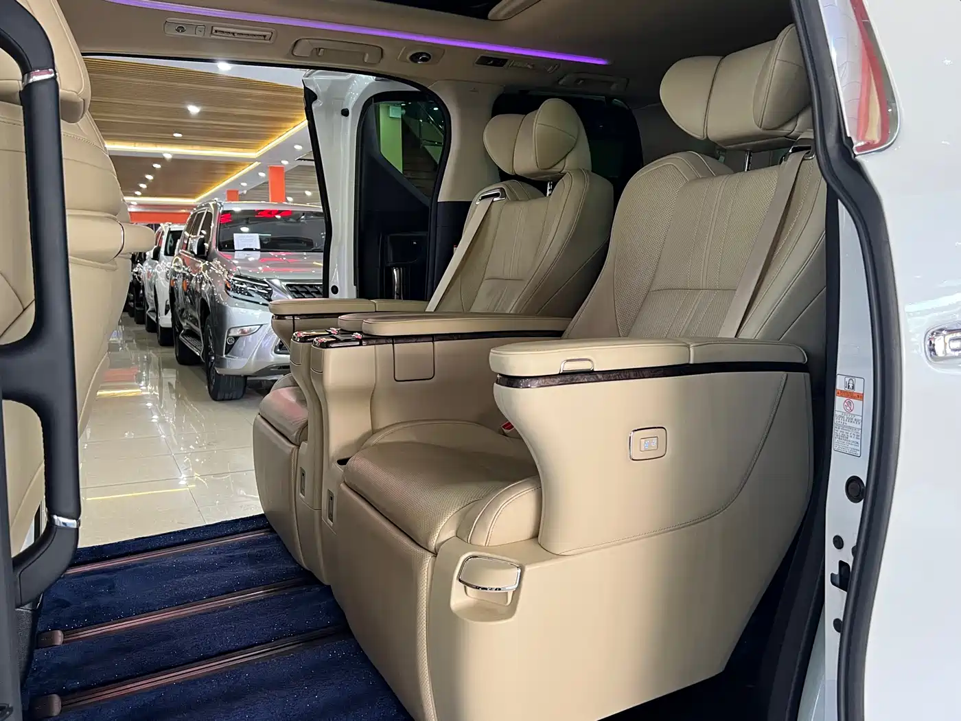 Toyota Vellfire 2021 Crown Hybrid 2.5L HV Premium Edition фото 13