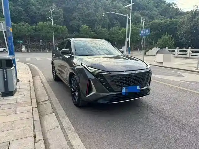 Changan Oshan Z6 2023 2022 Blue Whale 1.5T DCT Intelligent Leader