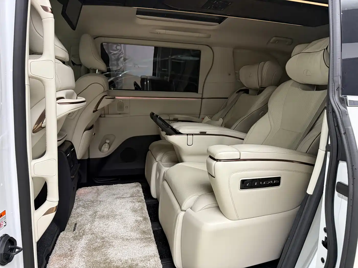 Lexus LM 2026 2025 Model 500h Six-Seater Prestige Edition
