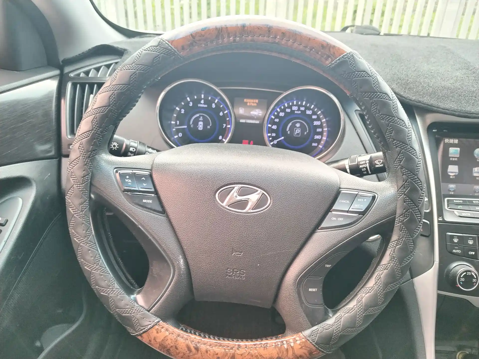 Photo 11 - Hyundai Sonata