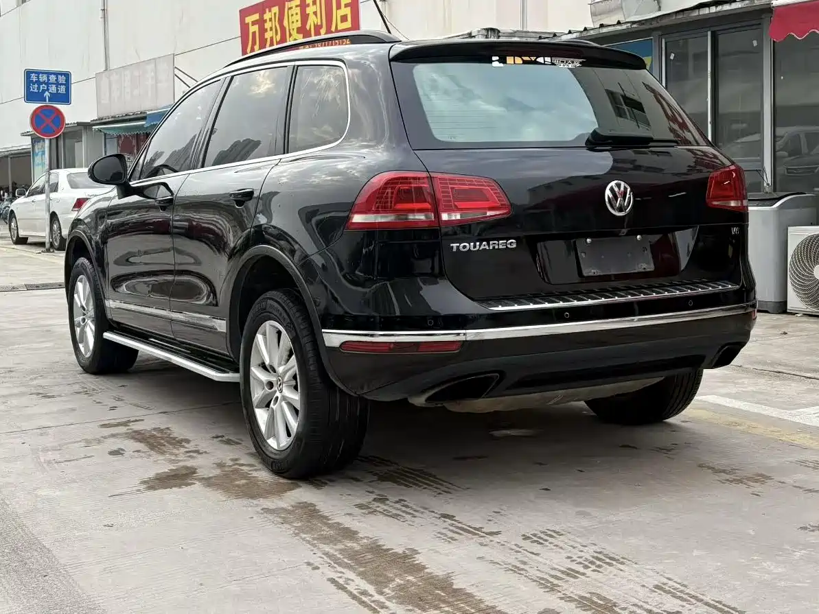 VOLKSWAGEN TOUAREG
