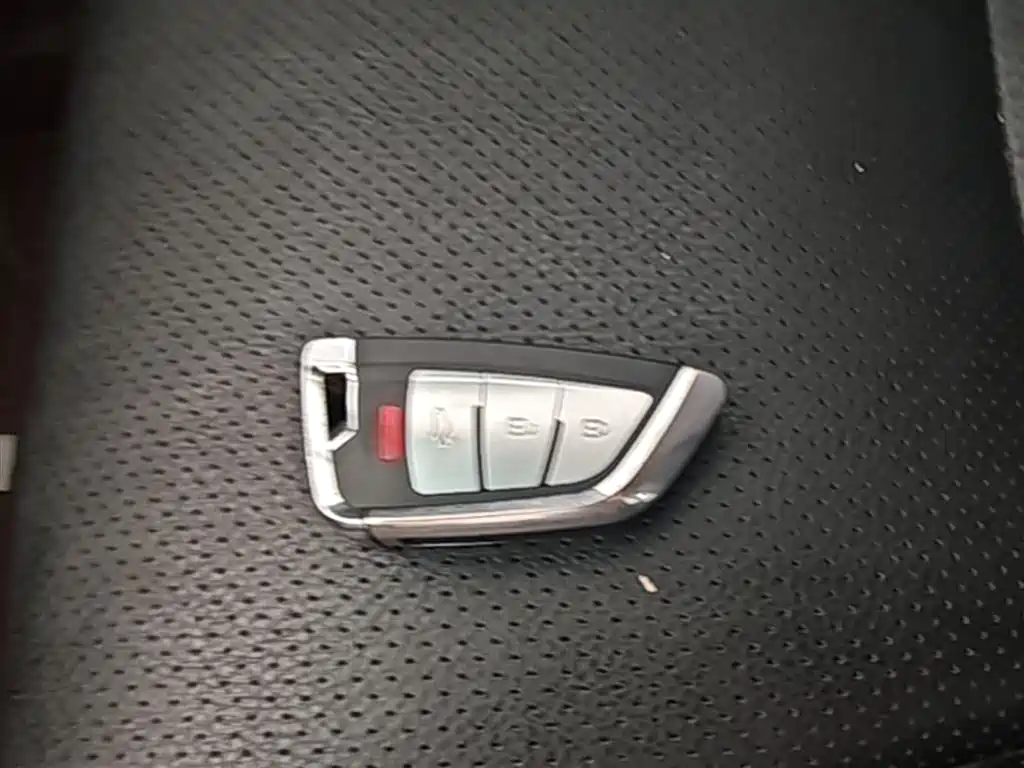 BYD S6 2014 Model 2.0L Manual Elite 5-Seater фото 9