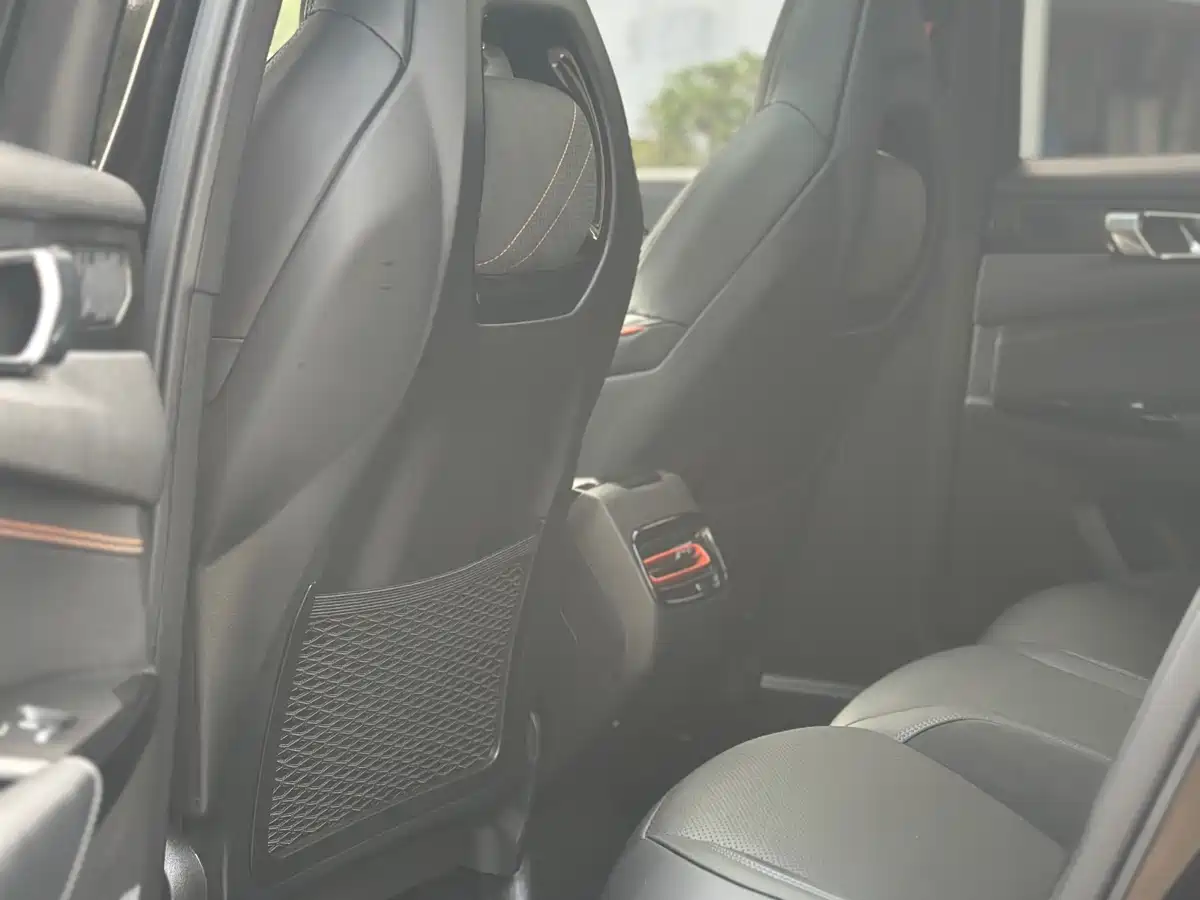 LYNK & CO. 02 HATCHBACK