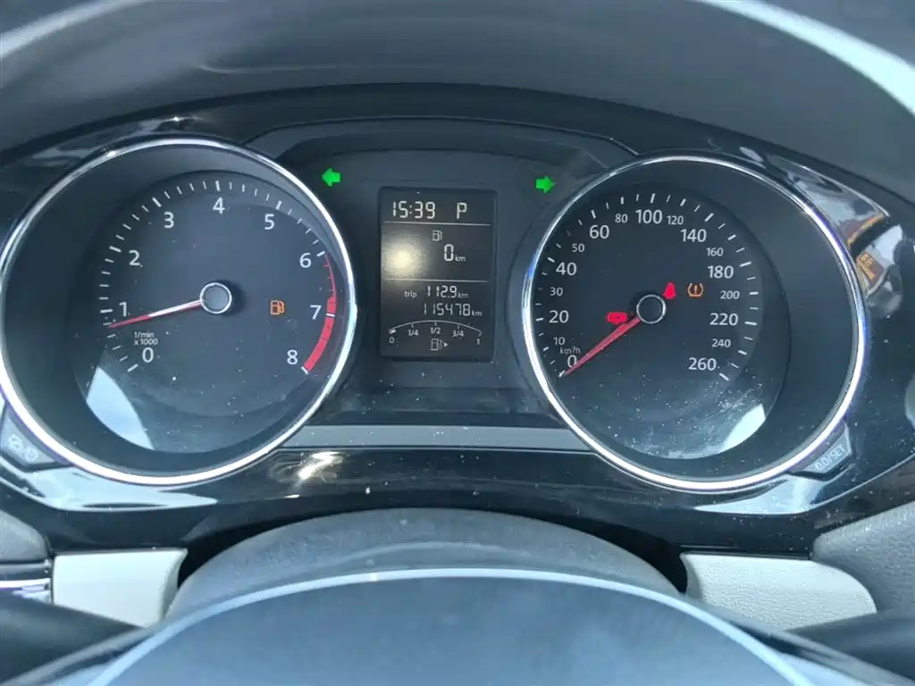Volkswagen Sagitar 2015 1.6L Automatic Comfort фото 8